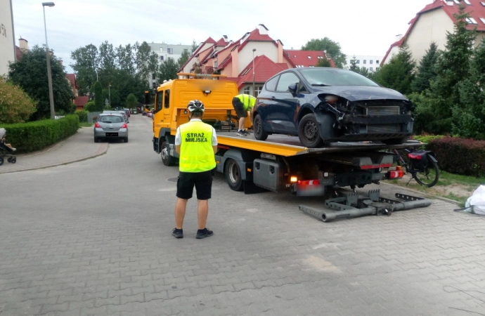 {Straż Miejska w Olsztynie usunęła kolejne nieużywane pojazdy.}